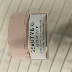 NWT Oil Free Calming Gel